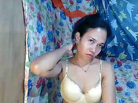 PinaySkinnyGirl webcam