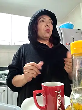 Scarlet_curly8a webcam