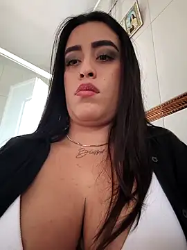 MissNyraSecret webcam