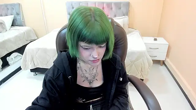 Bela_Craxkerr webcam