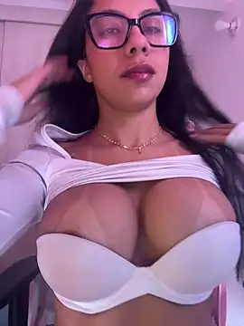 Webcam Model (Anamhenao)  is live.Free join now!