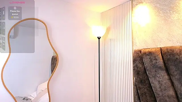 zoe_hugeboobs webcam