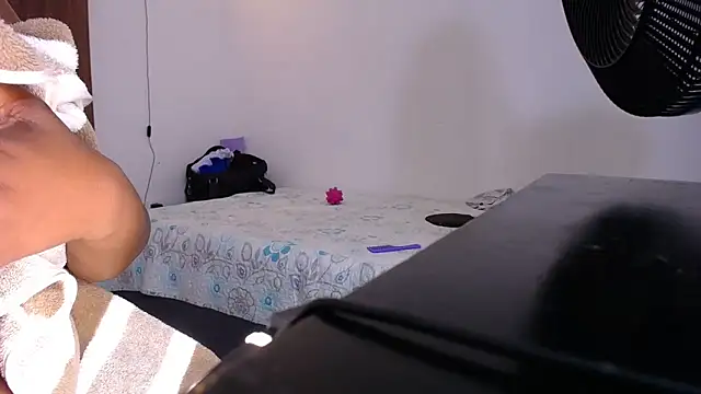 yselahot - Yselahot's free webcam - UK Sex Cams