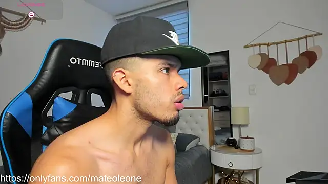 mateoleonee webcam