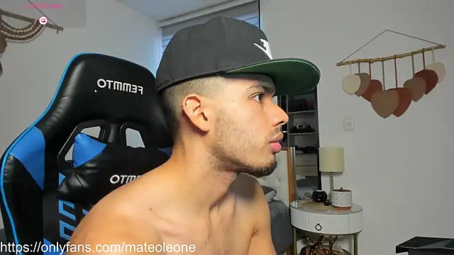 mateoleonee webcam