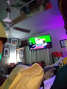 Hotredheadandtoungelasher webcam