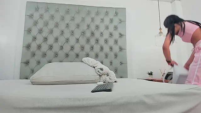 valirya_devote webcam