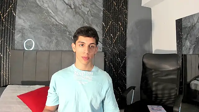 hot_summer_boy_ webcam