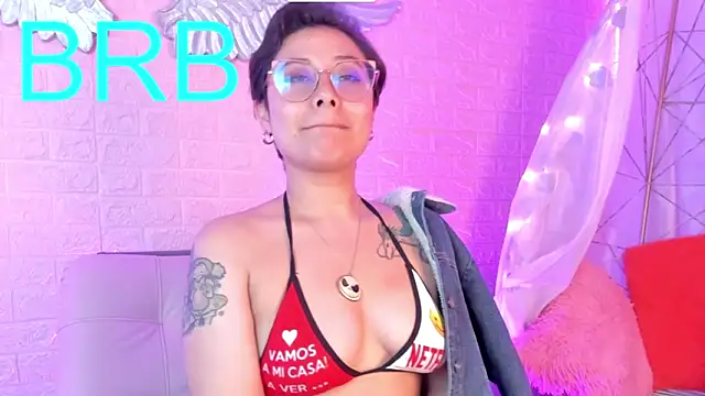 Juliexxxxtasy webcam