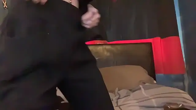 MissMidnightUK webcam