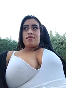 MissNyraSecret webcam