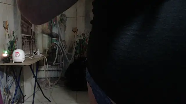 curly_greeneyed webcam