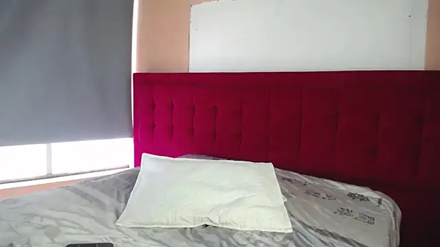 tiiny_emilly - Tiiny_emilly's free webcam