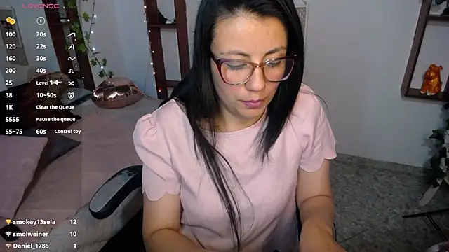 QueenRose94 webcam
