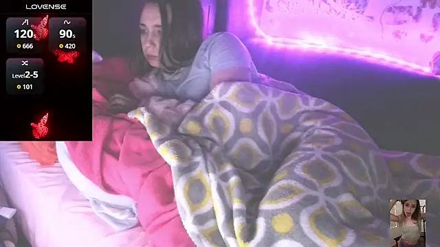 Blondiewithanass webcam