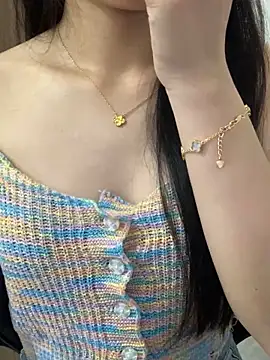 Webcam Model (Jonlie18)  is live.Free join now!