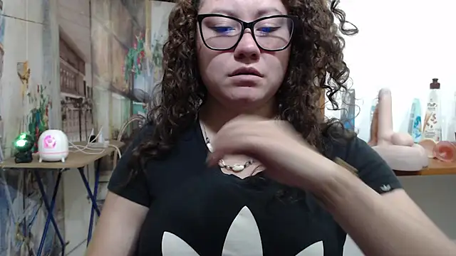 curly_greeneyed webcam