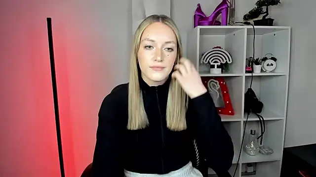 EvelynBlond webcam
