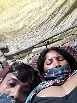 Indiandesicouple155 webcam