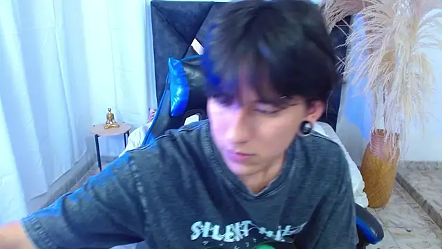 nikoo_18 - Nikoo_18's free webcam - UK Sex Cams