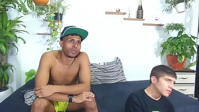 Interracial_Snow_Bunny webcam