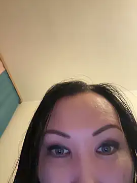 Vlada_Almazova webcam