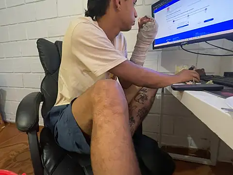 Max_TheHorseDick webcam