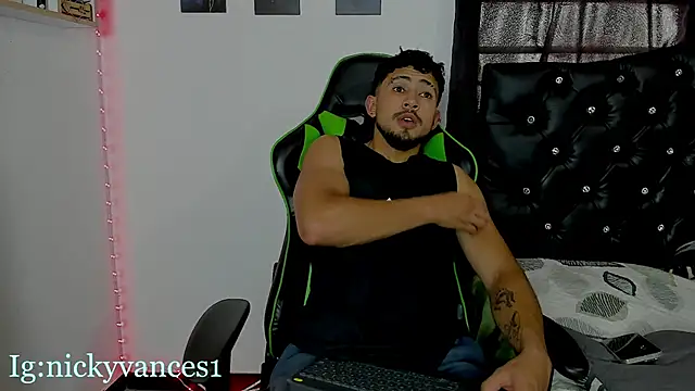 nicky_vances webcam