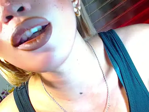 HOLLYWOOD_QUEEN_88 webcam