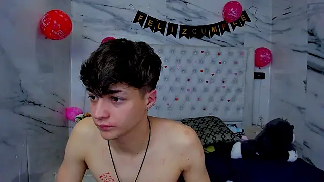 Ari_and_Storm webcam