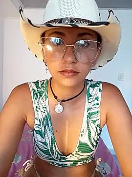MiaBloom19 webcam