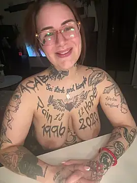 Webcam Model (NyxTattoo)  is live.Free join now!