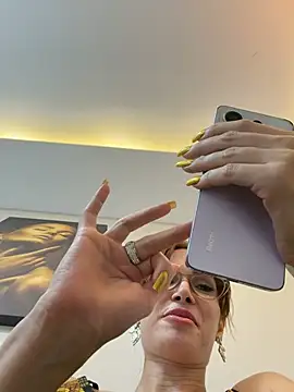 Irresistible24 webcam