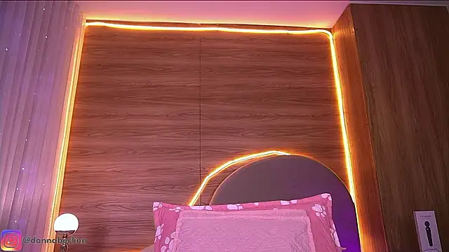 danna_berlin_'s Stripchat show and profile