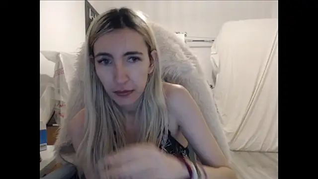 BarbieBlondieGirl webcam