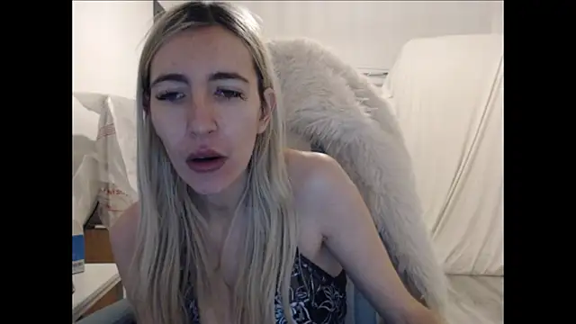 BarbieBlondieGirl webcam