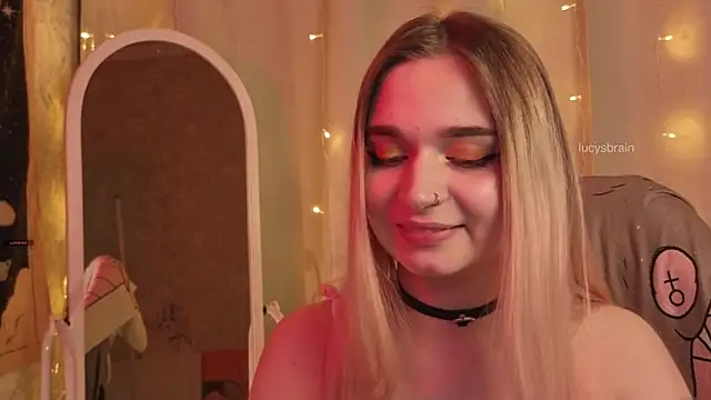 lucylucious webcam