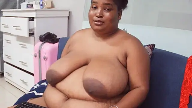 MassiveBoobsxxxx webcam