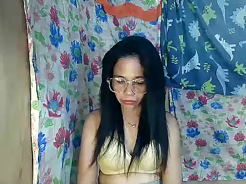 PinaySkinnyGirl webcam