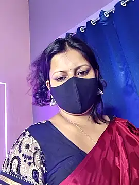 noty_girl2 (F milf) - Boobs show