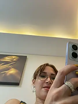 Irresistible24 webcam