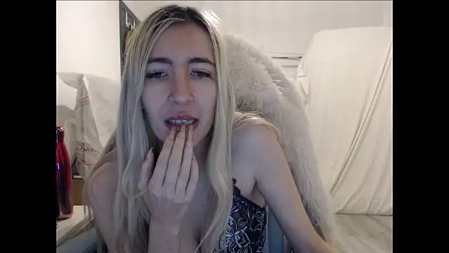 BarbieBlondieGirl webcam