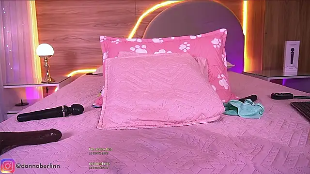 danna_berlin_'s Stripchat show and profile