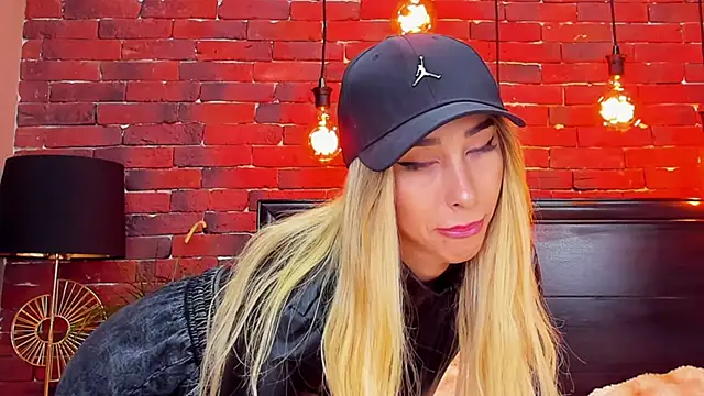 ChristynaRoss's Stripchat show and profile