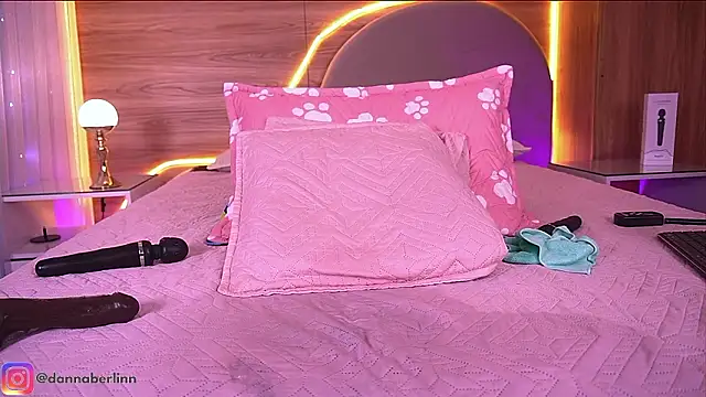 danna_berlin_'s Stripchat show and profile