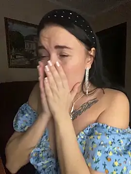 Webcam Model (Roxana_Bell)  is live.Free join now!