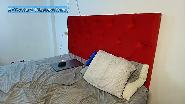 NicoDavisOfficial webcam