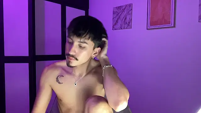 sweettaaron01 webcam