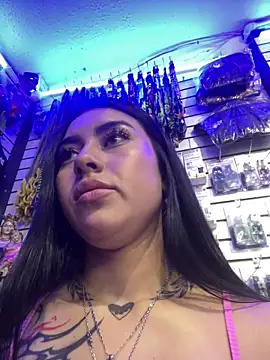 emily_24x's live cam