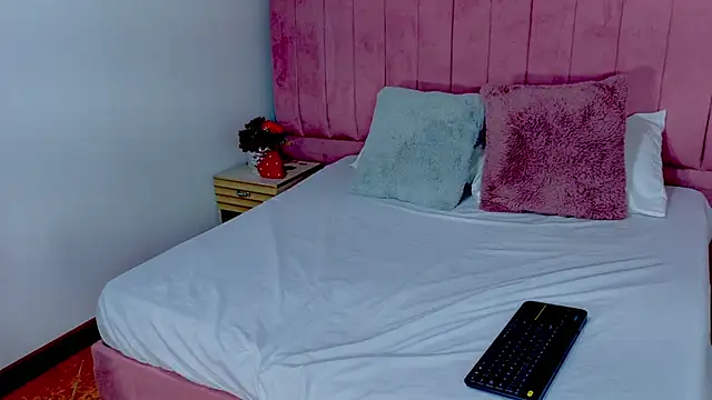 EMILYJOHNSON01 webcam